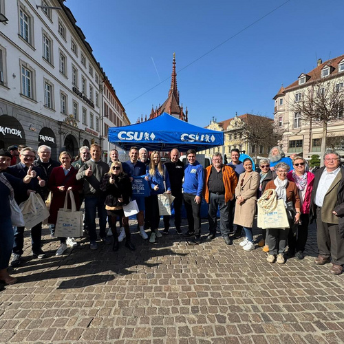 Heute letzter Wahlkampfstand vor der Kommunalwahl in Würzburg. ☀️Bestes Wetter, tolle Leute und ein starkes Team –... Heute letzter Wahlkampfstand vor der Kommunalwahl in Würzburg. ☀️Bestes Wetter, tolle Leute und ein starkes Team –...