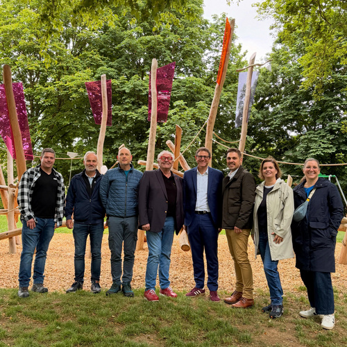 OMG 😍💚 ENDLICH OFFIZIELL ERÖFFNET!! 🎉🛝✨Der neue Spielplatz in Versbach in der Estenfelder Straße ist jetzt nicht nur... OMG 😍💚 ENDLICH OFFIZIELL ERÖFFNET!! 🎉🛝✨Der neue Spielplatz in Versbach in der Estenfelder Straße ist jetzt nicht nur...